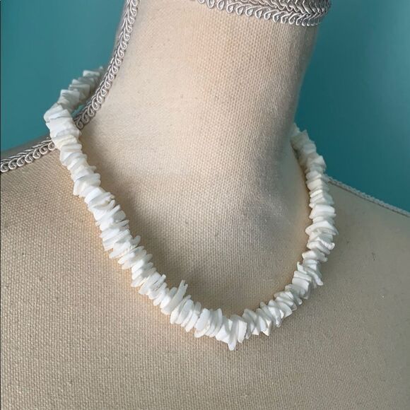 Shell Necklace - Picture 1 of 2